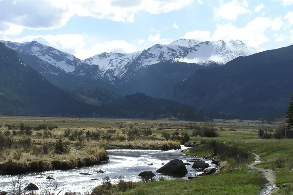 Rocky mountain national park river valley